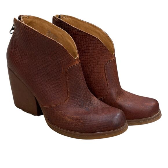 Kork-Ease Gemini Leather V Booties - Picture 9 of 11